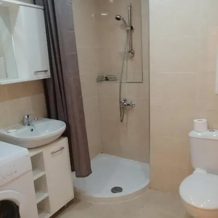 Luxury With Underground Parking Spot Apartment *