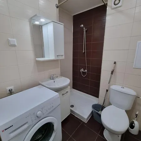 Luxury With Underground Parking Spot Apartment *